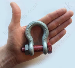 G2130 2 Ton Shackle In Hand